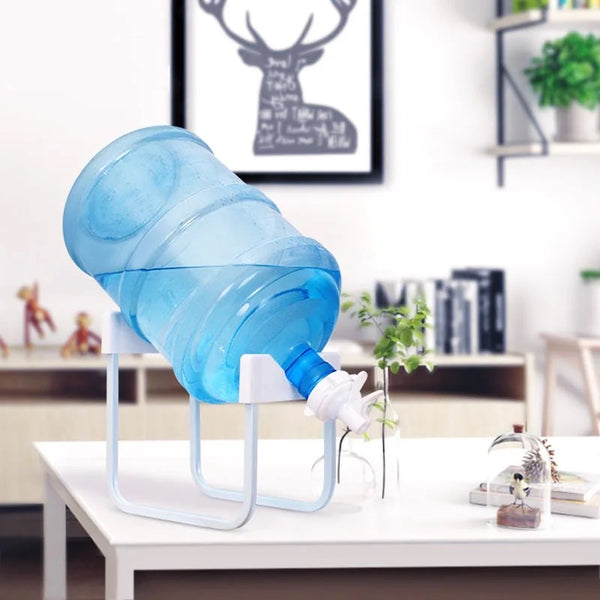 Soporte metálico para botella de agua con grifo