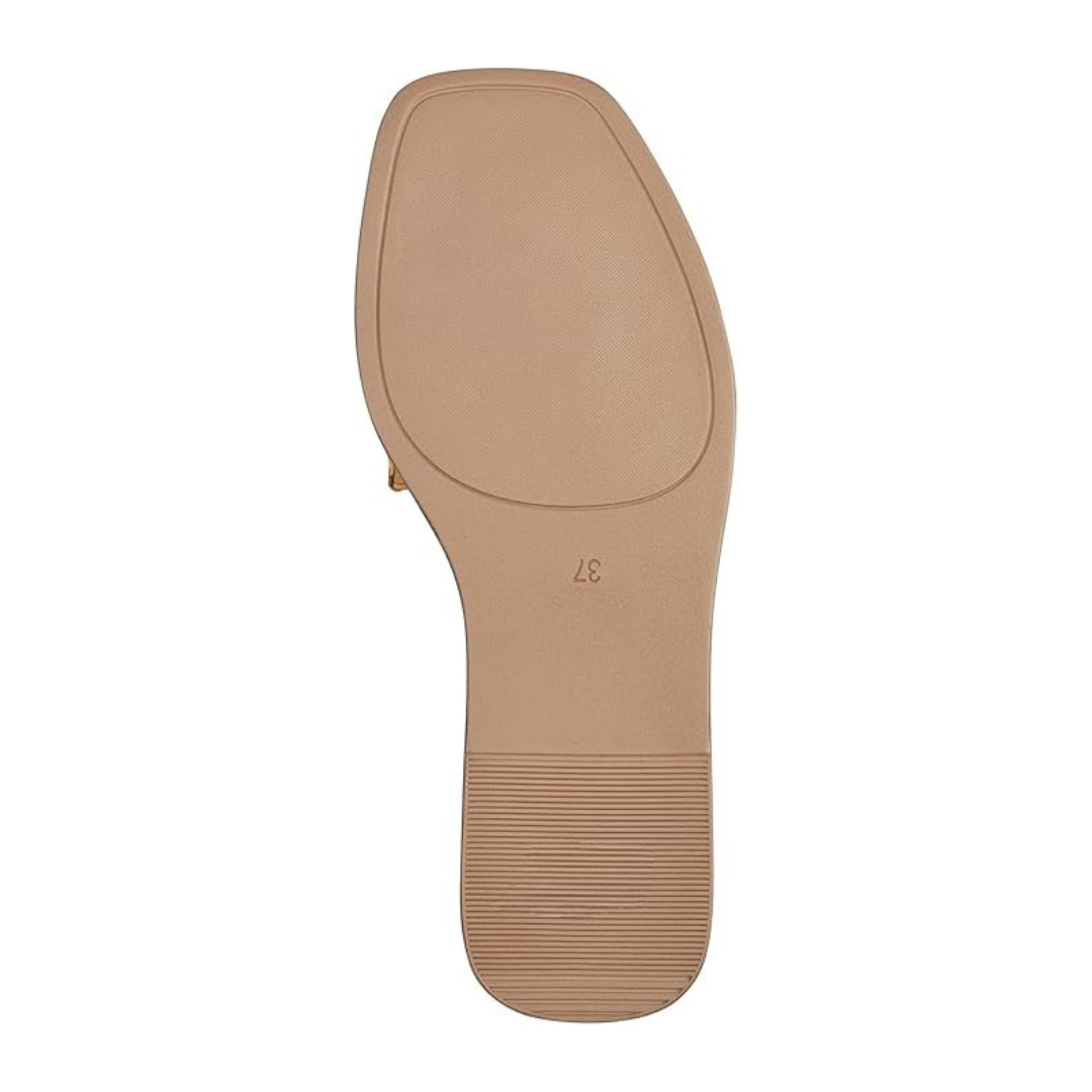 Sandalias Planas Mujer Florencia | Punta Cuadrada, Ajuste Confortable y Detalle Dorado – Color Caramelo