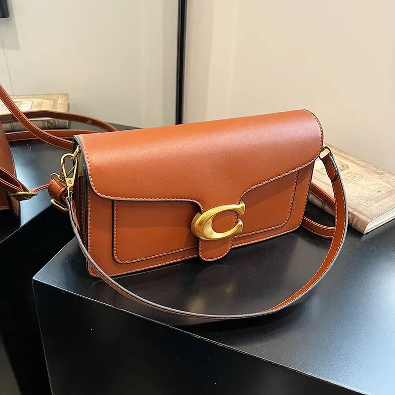 Bolso Bandolera de Cuero Clásico Diseño Cuadrado con Hebilla de Latón