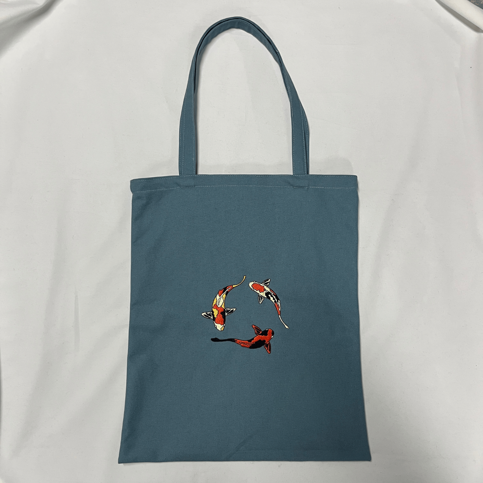 Bolso tote con pez koi bordado Versión Taylors