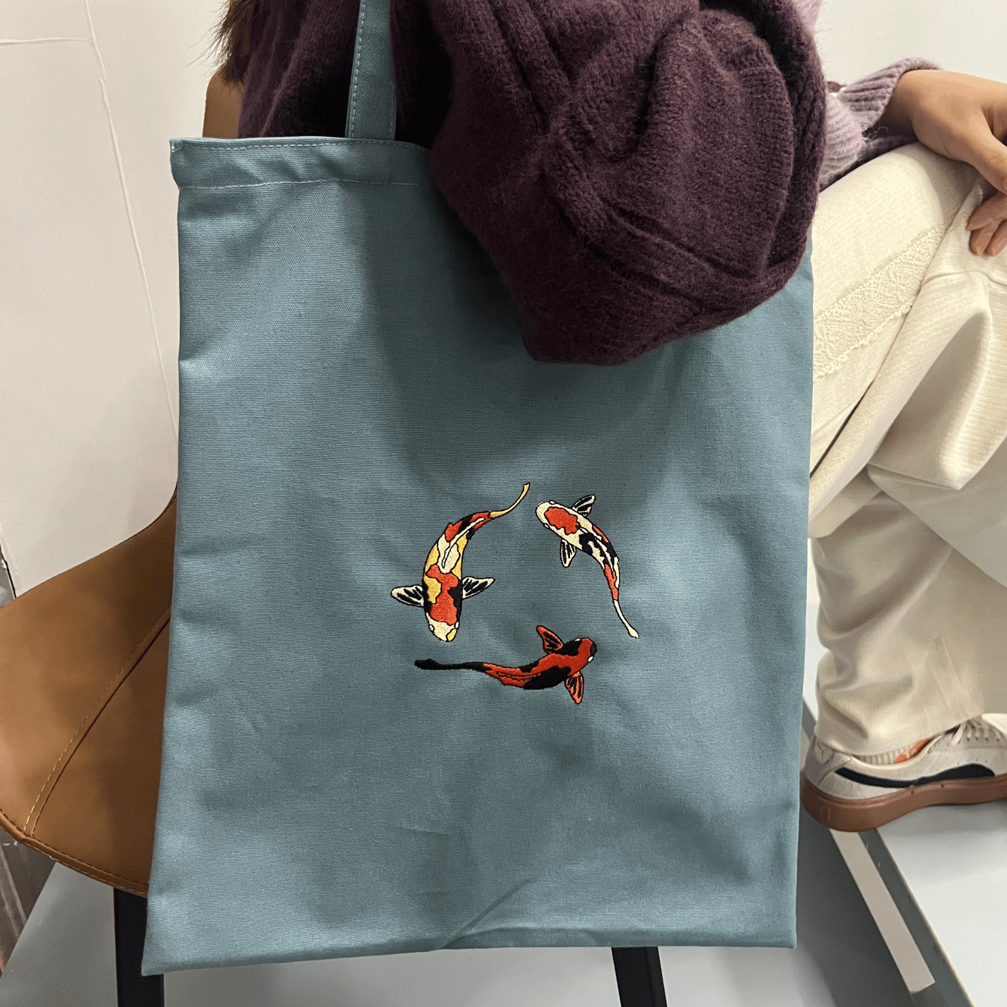 Bolso tote con pez koi bordado Versión Taylors