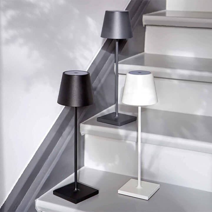 Lámpara de mesa LED impermeable con Alexa: diseño minimalista y control por voz