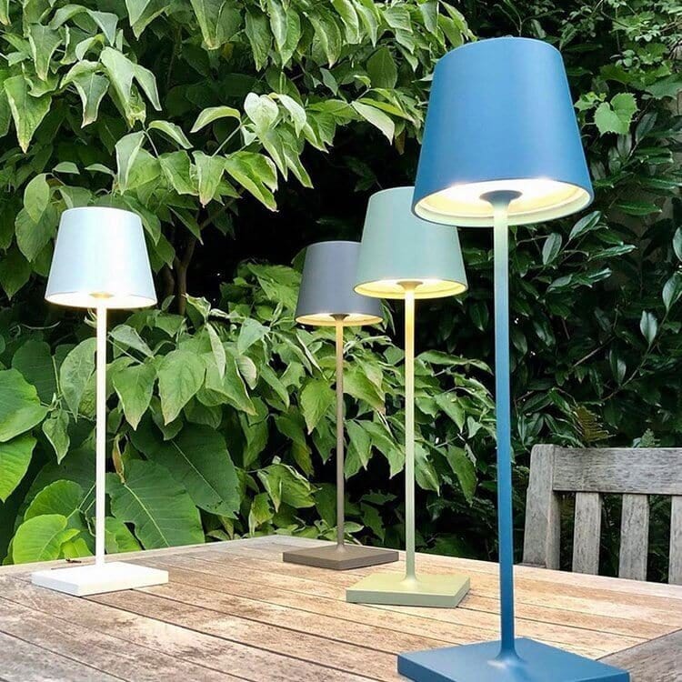 Lámpara de mesa LED impermeable con Alexa: diseño minimalista y control por voz