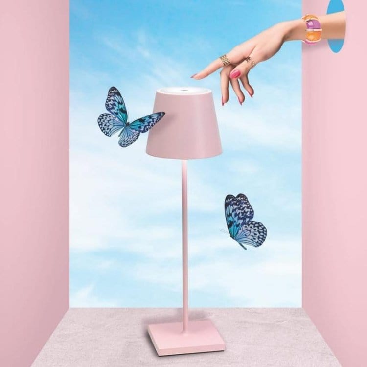 Lámpara de mesa LED impermeable con Alexa: diseño minimalista y control por voz