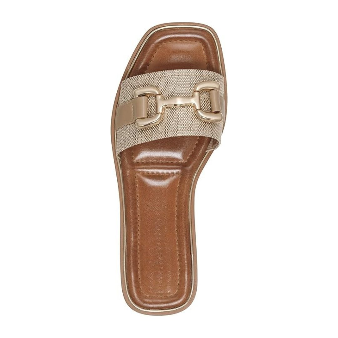Sandalias Planas Mujer Milano | Punta Cuadrada, Comodidad Elegante y Detalle Dorado – Color Raffia