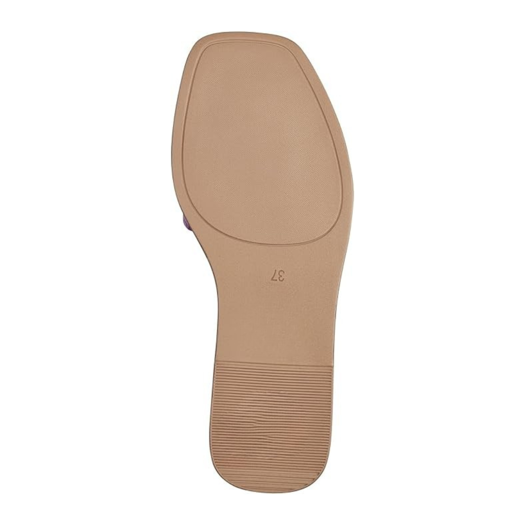 Sandalias Planas Mujer Milano | Punta Cuadrada, Comodidad Elegante y Detalle Dorado – Color Raffia