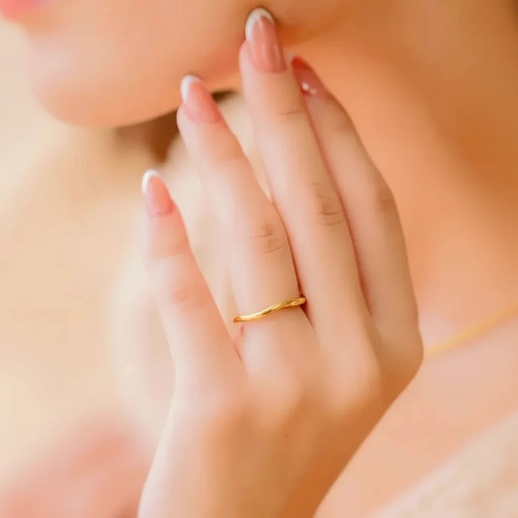 Anillo apilable dorado minimalista de acero inoxidable para uso diario