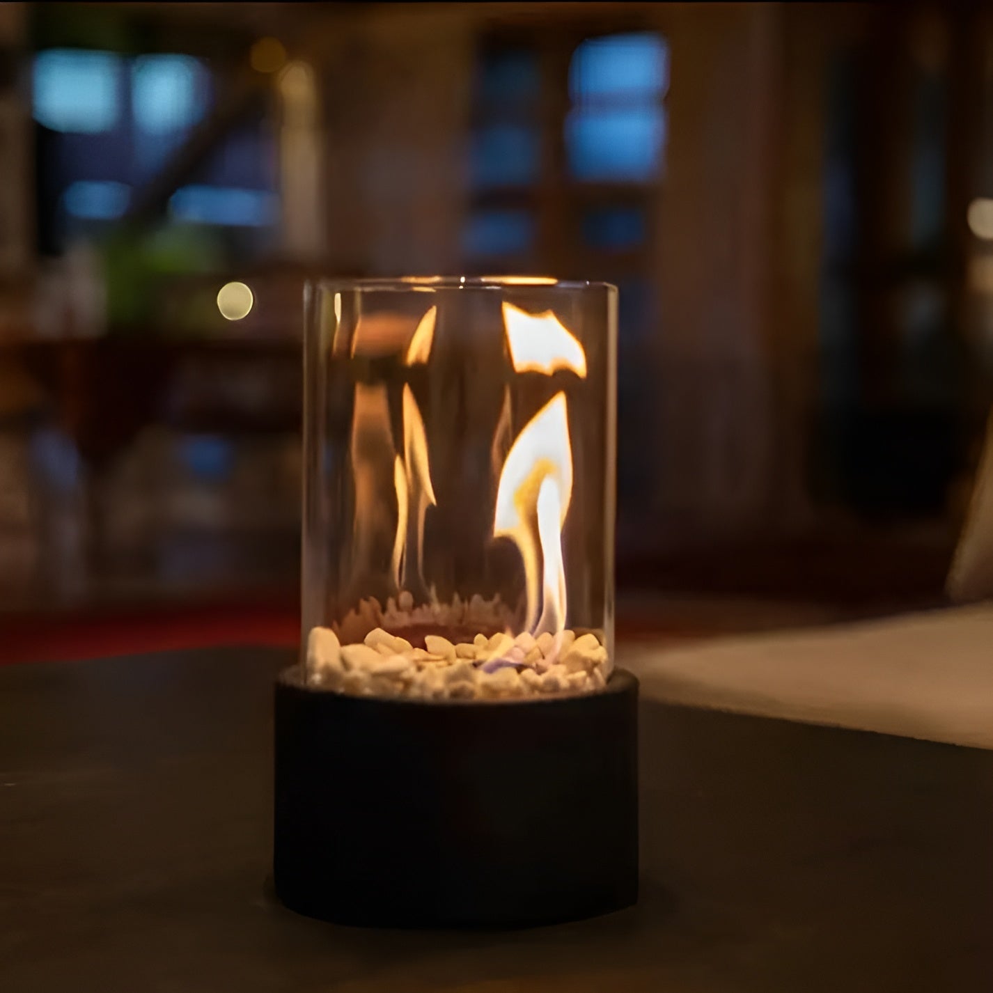 SleekFlame - Elegante chimenea de sobremesa de metal negro