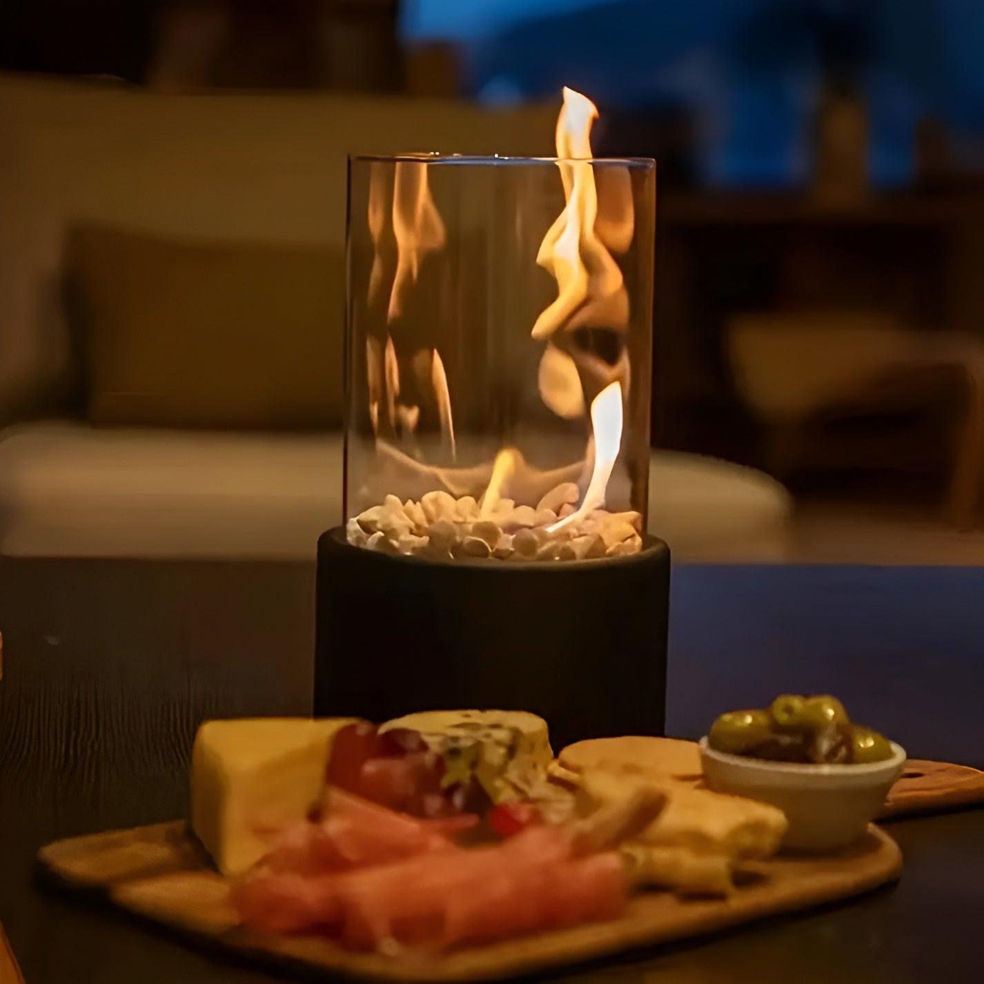 SleekFlame - Elegante chimenea de sobremesa de metal negro