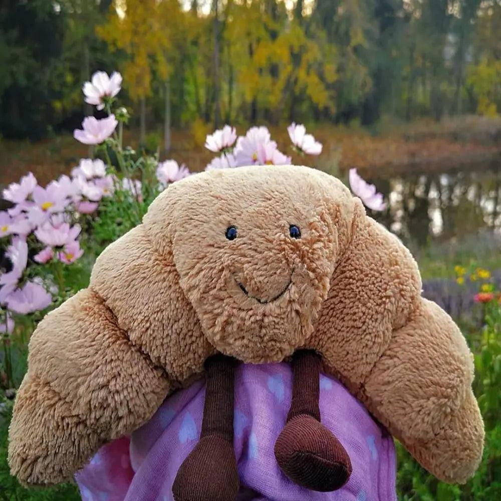Cojín Peluche Croissant 33 cm – Suave, marrón claro, con carita sonriente
