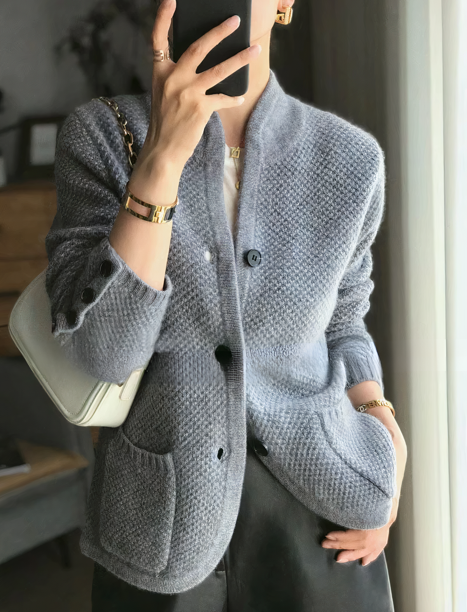 Cárdigan de cachemira para mujer con botones para un estilo elegante