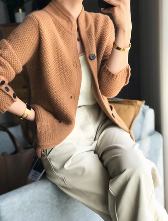 Cárdigan de cachemira para mujer con botones para un estilo elegante