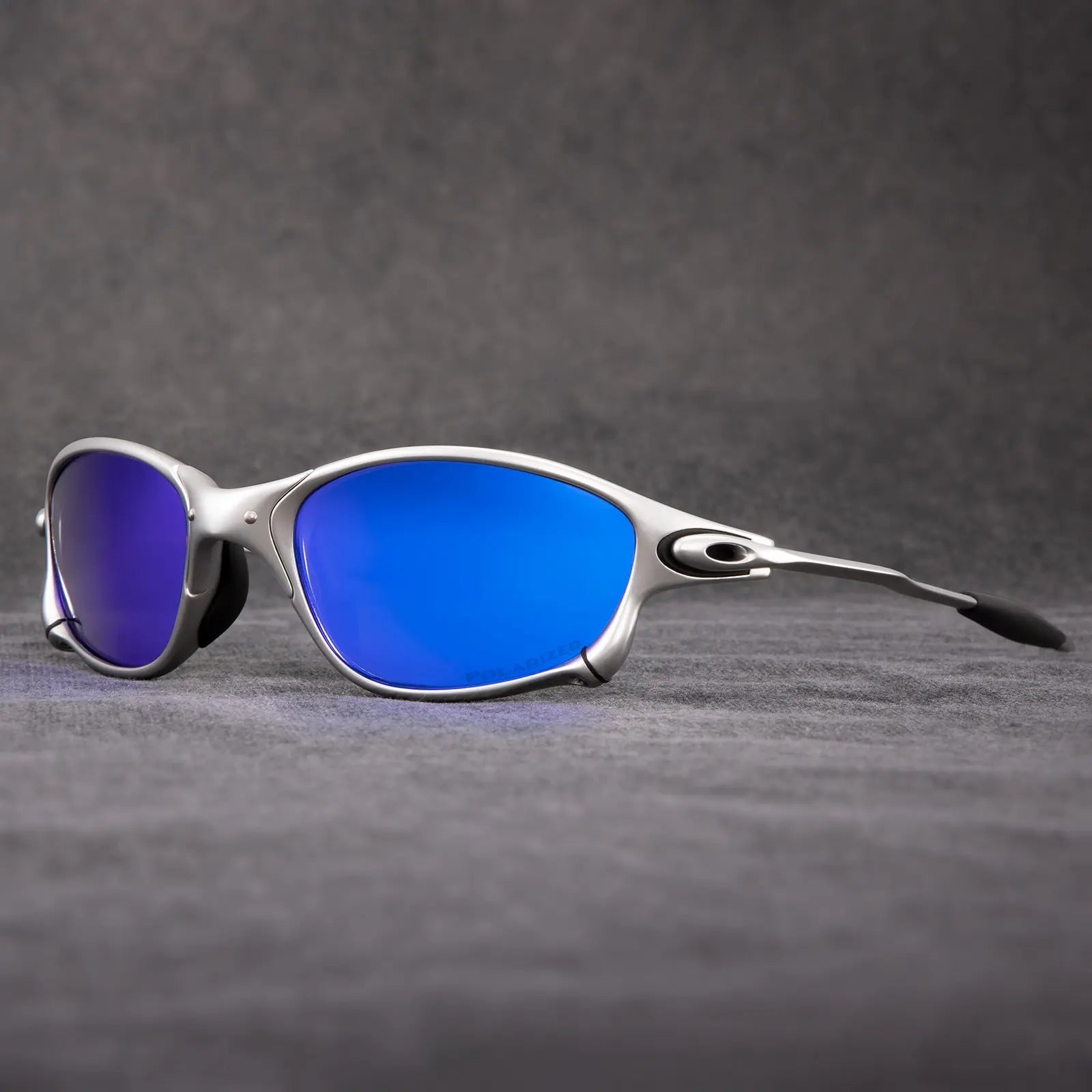 Gafas de sol deportivas polarizadas con montura de metal y lentes rojas espejadas UV400 — Azul y Plata