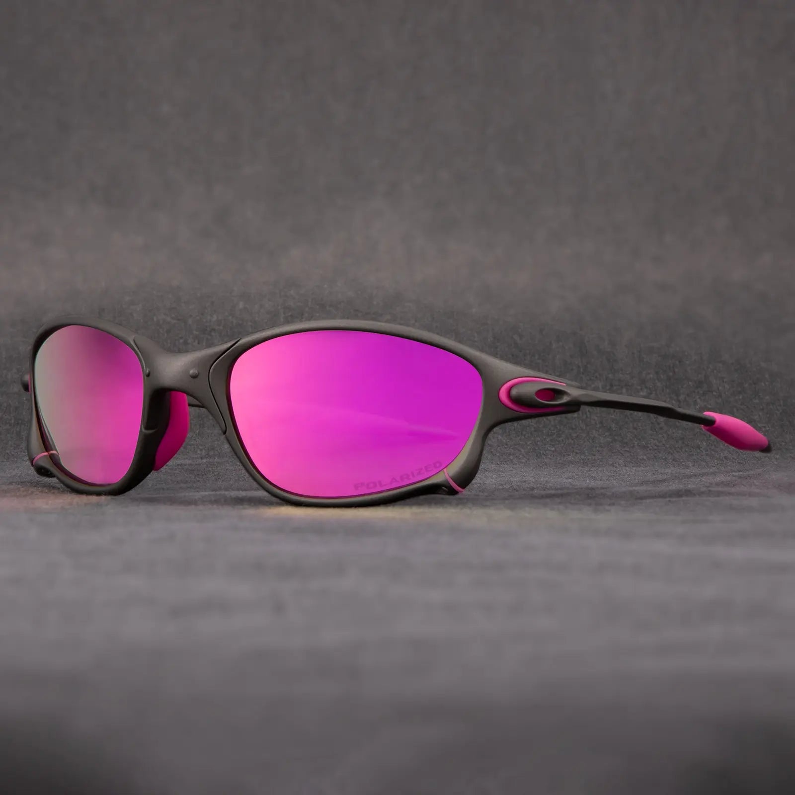 Gafas de sol deportivas polarizadas con montura de metal y lentes rojas espejadas UV400 — Rosa