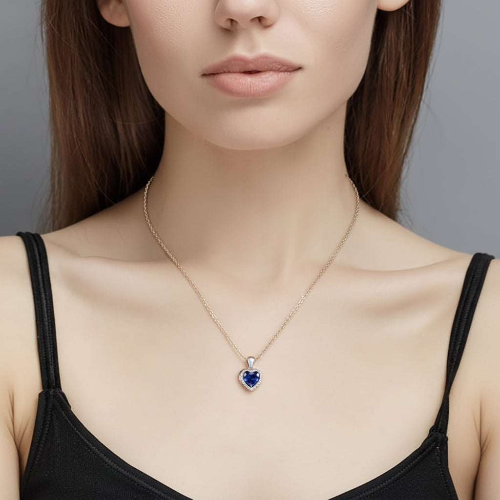 Collar de plata con colgante en forma de corazón y zafiro, piedra de nacimiento