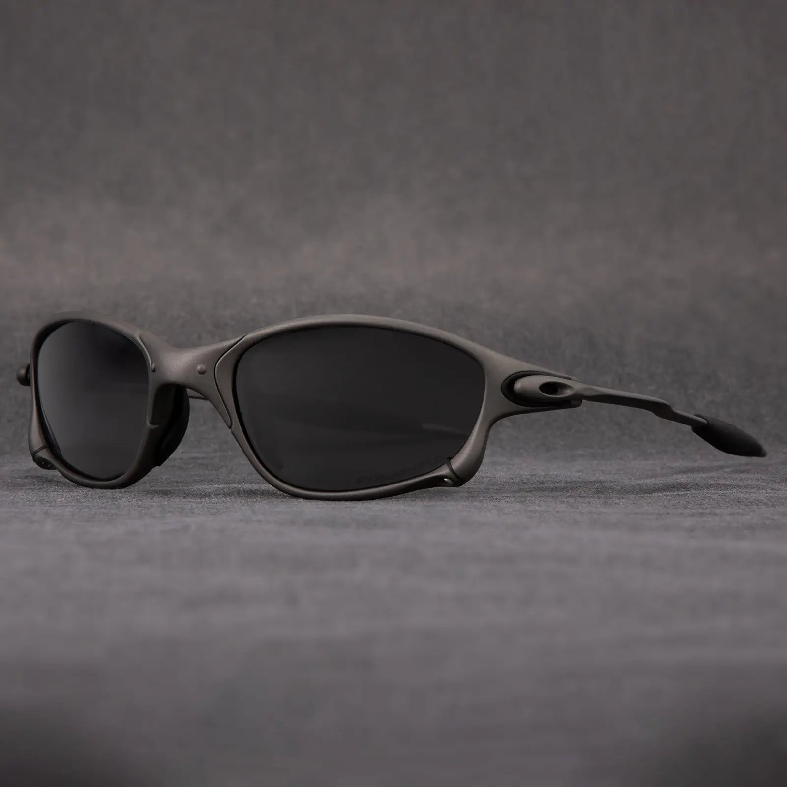 Gafas de sol deportivas polarizadas con montura de metal y lentes rojas espejadas UV400 — Negro