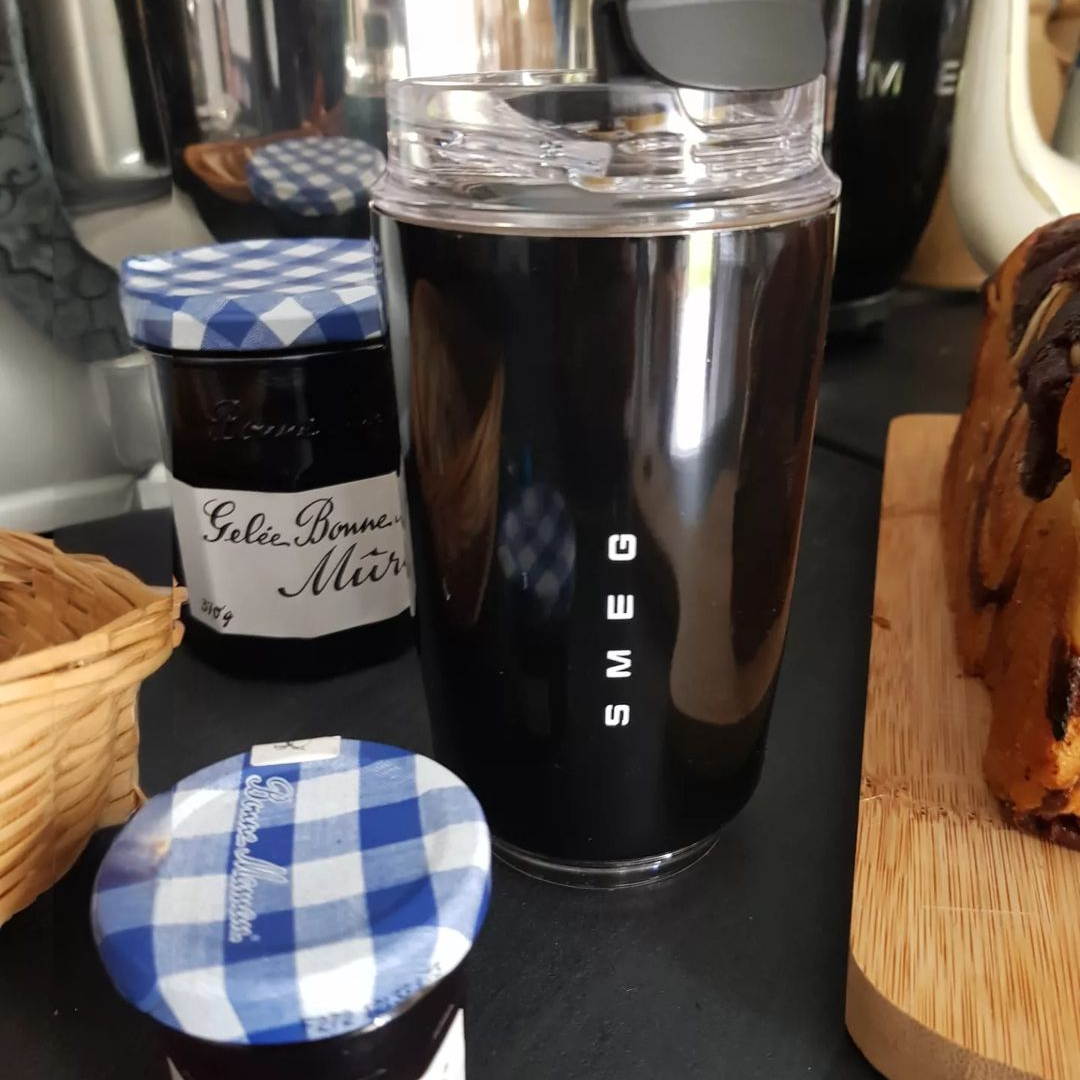 LuxeTherm – Taza Térmica Elegante de Acero Inoxidable 500 ml