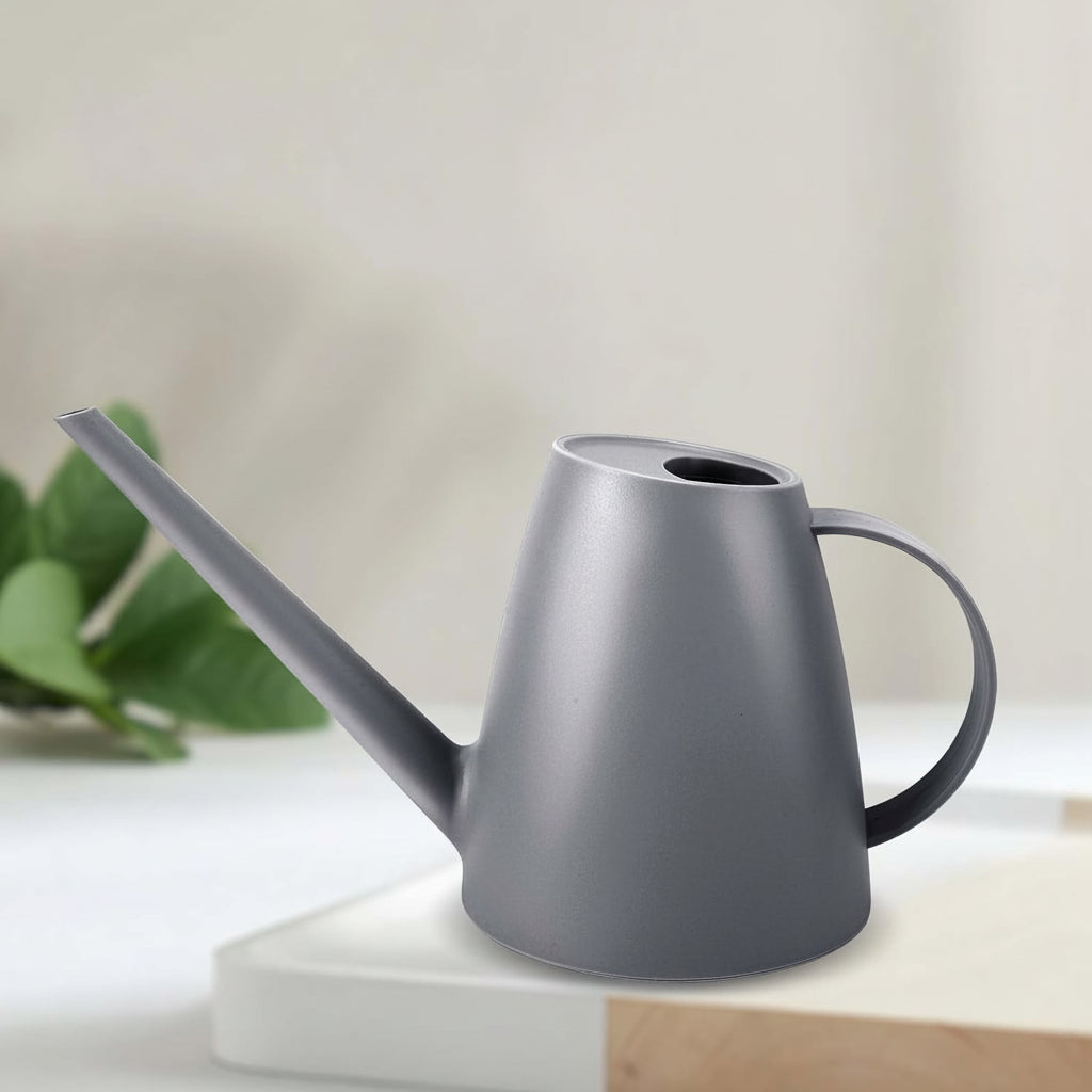 Regadera de plástico con pico largo para uso en interiores y exteriores