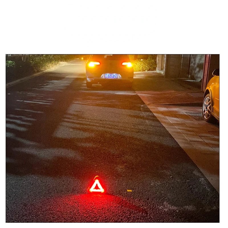 Dmax | Lámpara de seguridad solar triangular con LED de emergencia