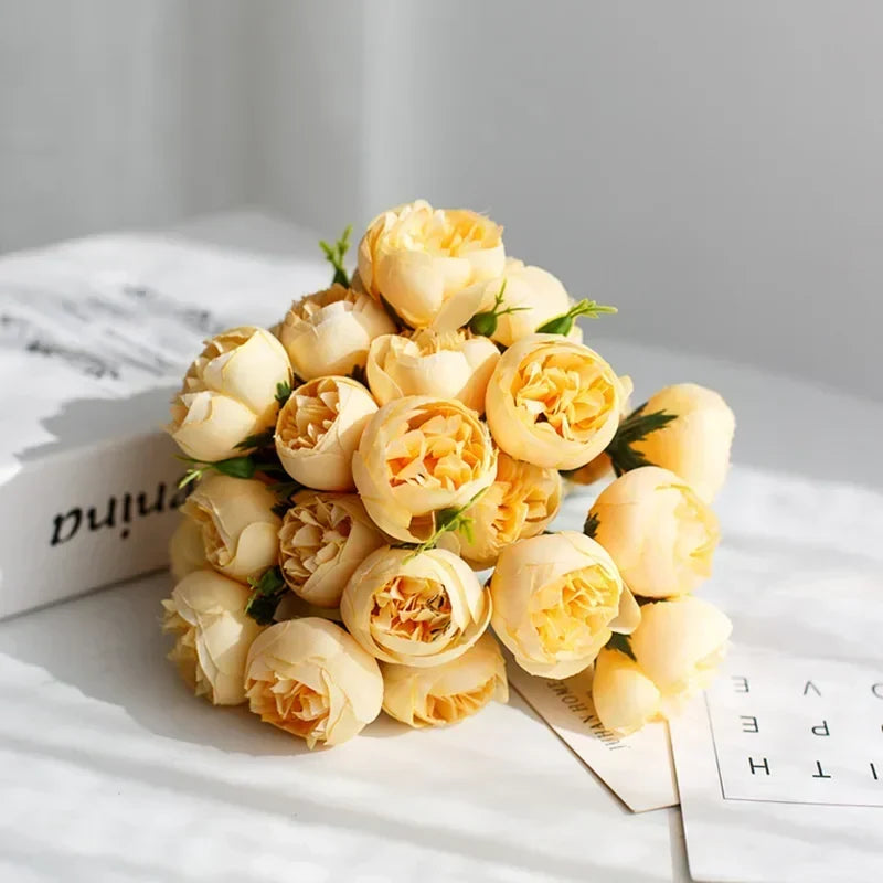 27 flores de peonía de seda realistas en tonos suaves y románticos