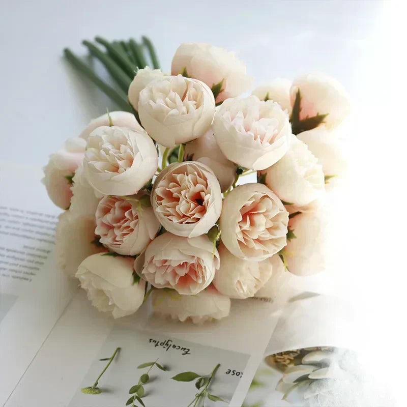 27 flores de peonía de seda realistas en tonos suaves y románticos
