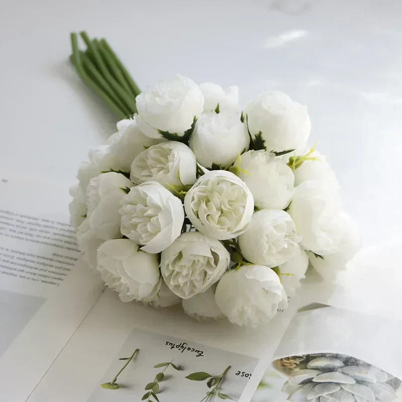 27 flores de peonía de seda realistas en tonos suaves y románticos