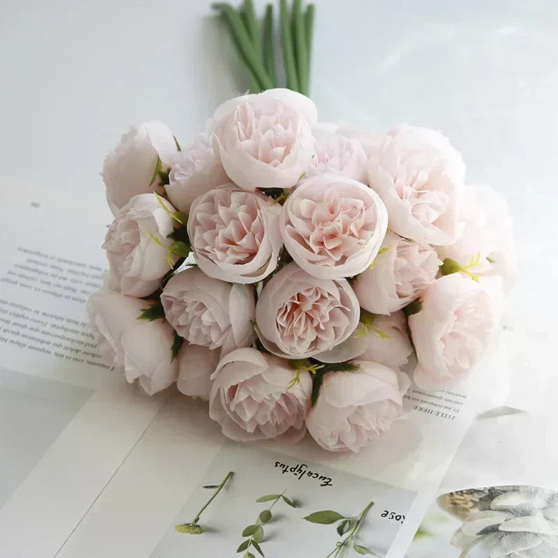27 flores de peonía de seda realistas en tonos suaves y románticos