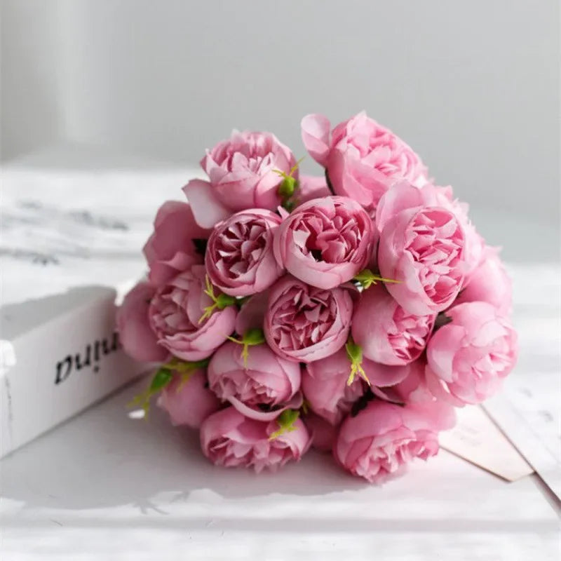 27 flores de peonía de seda realistas en tonos suaves y románticos