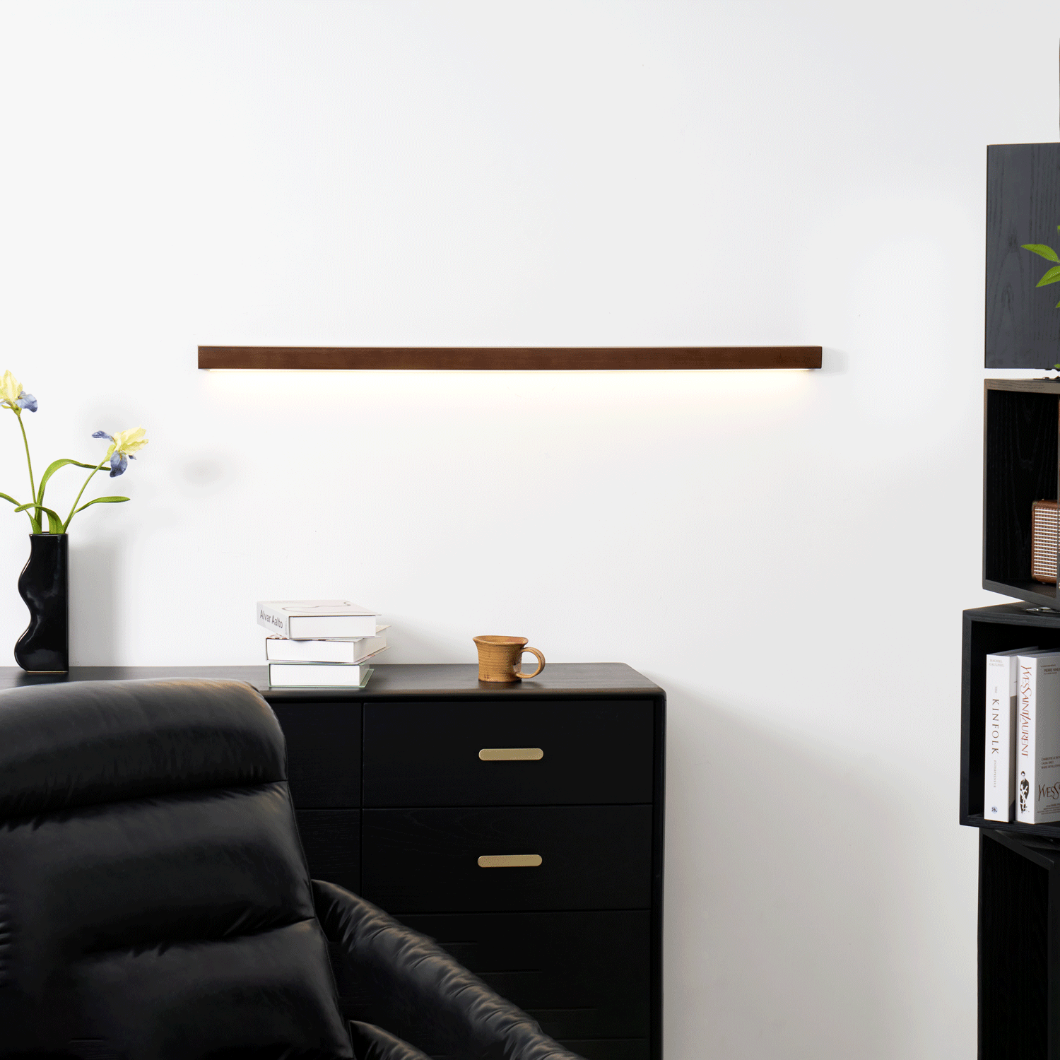 Aplique de pared lineal de madera con luz delgada