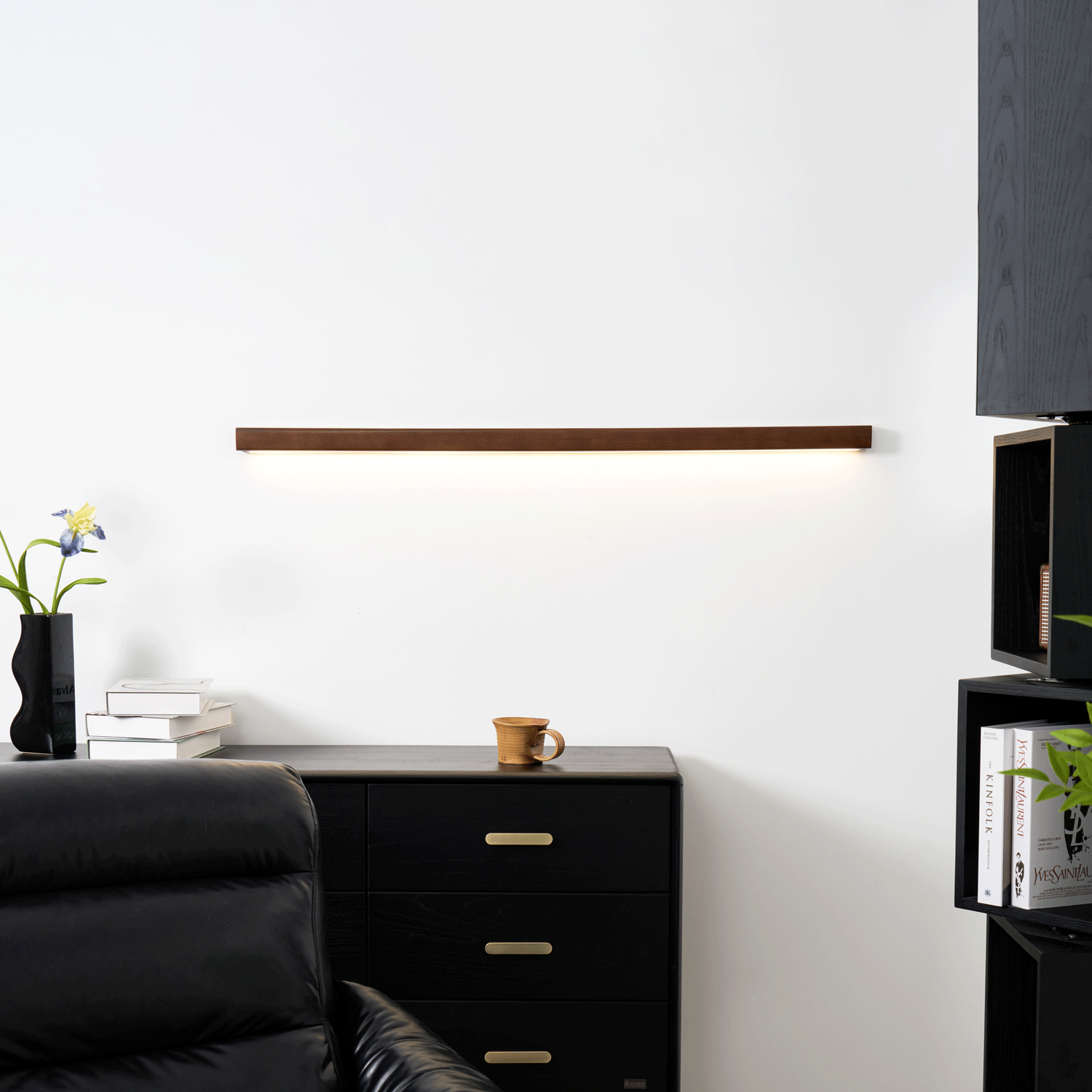 Aplique de pared lineal de madera con luz delgada