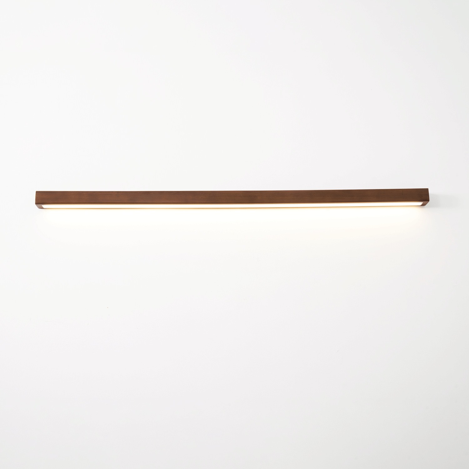 Aplique de pared lineal de madera con luz delgada