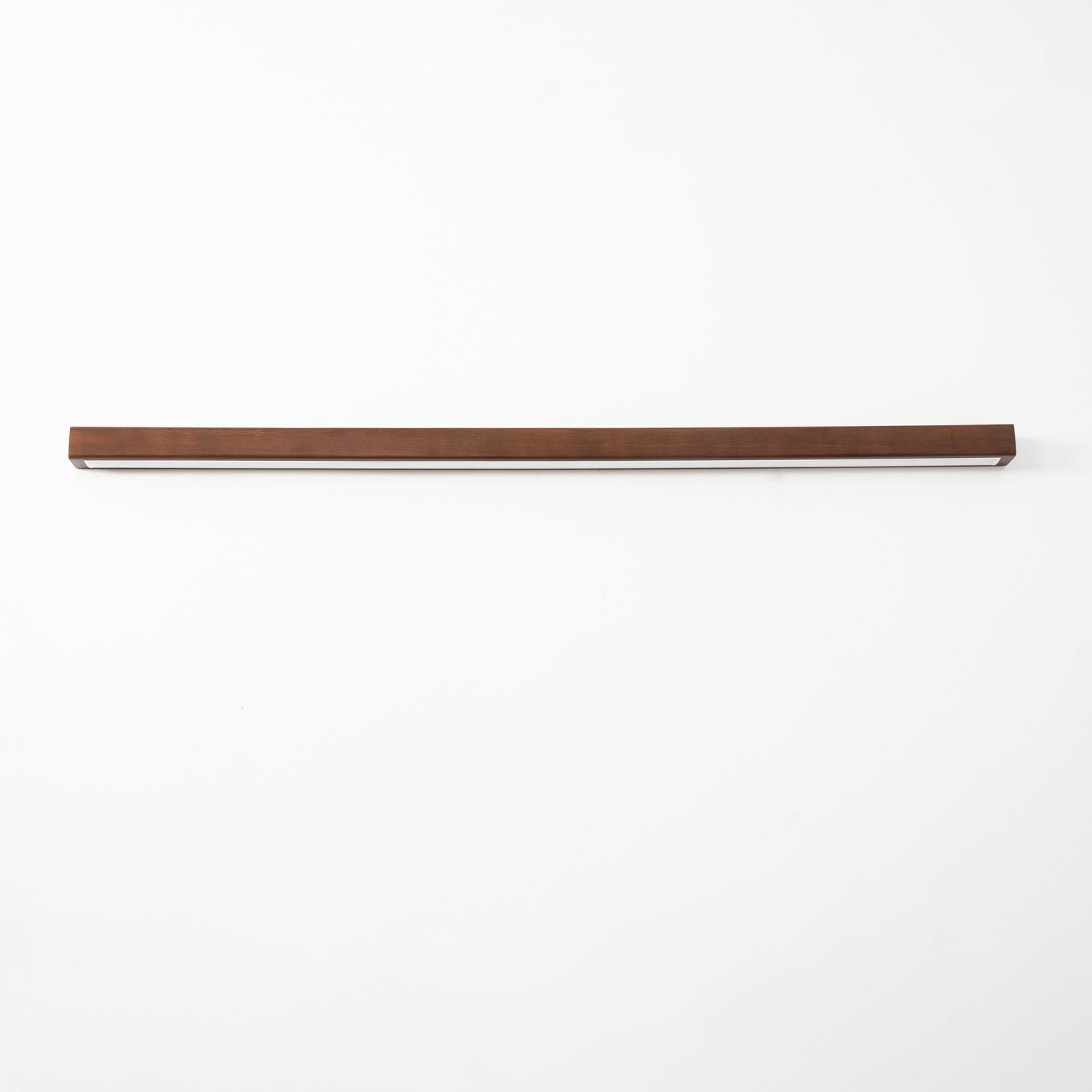Aplique de pared lineal de madera con luz delgada