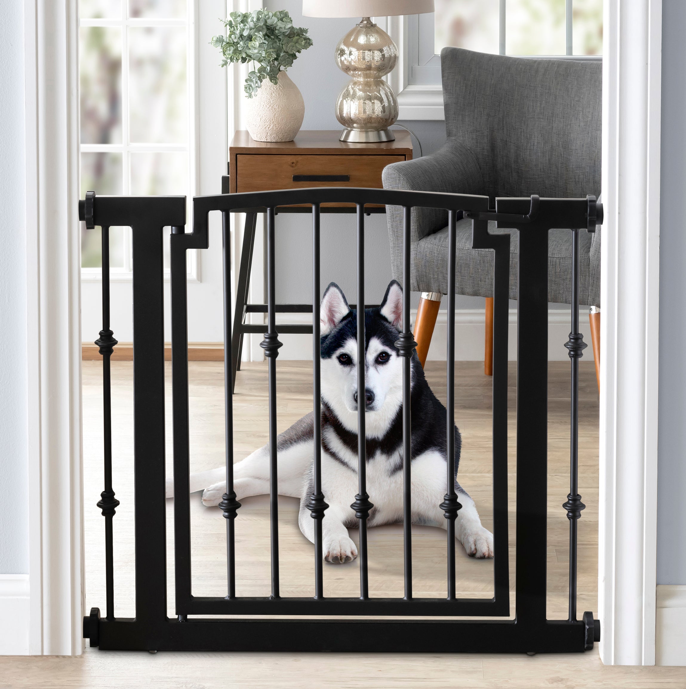 Barrera Emperor Rings de hierro forjado para perros con puerta (72–156 cm extra ancha) ornamental, resistente, montaje a