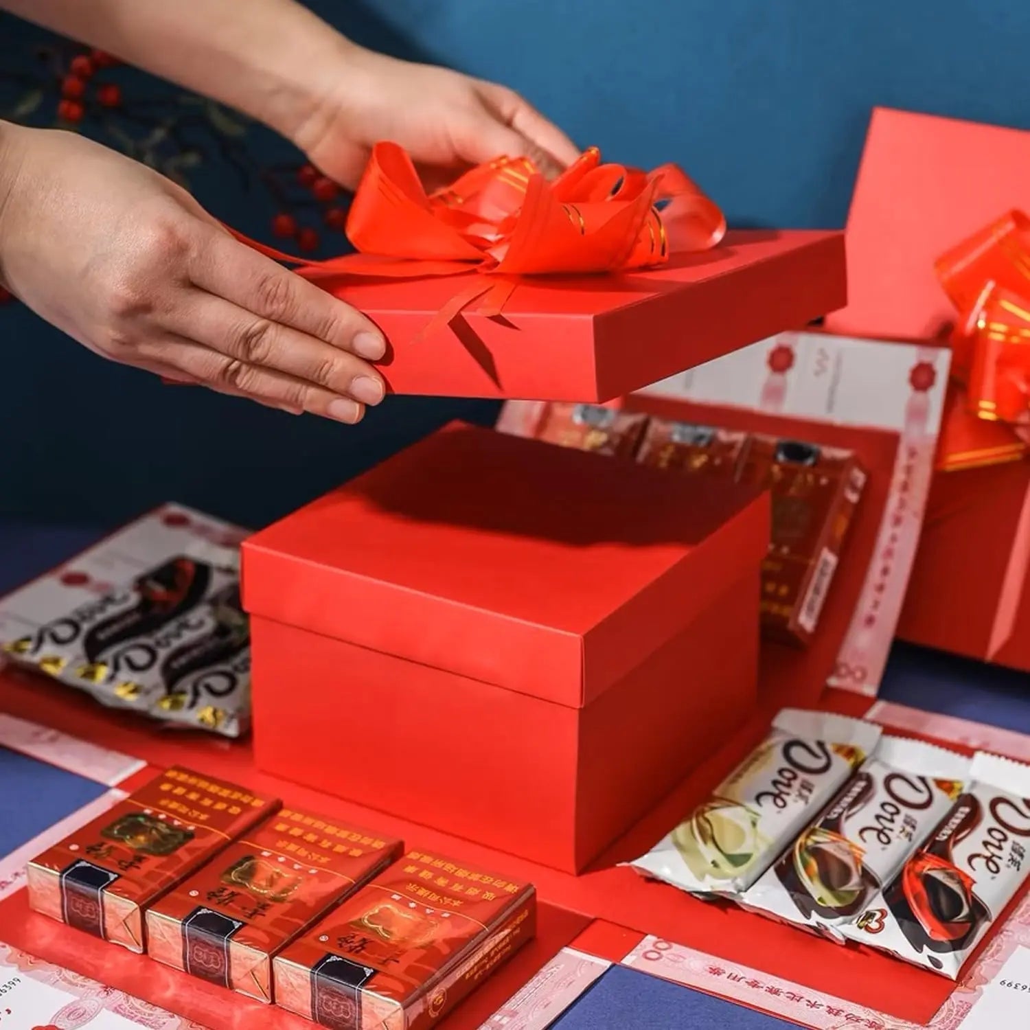Caja explosiva regalo personalizada con compartimento secreto y 8 mariposas gratis