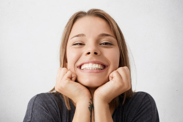 Carillas dentales estéticas profesionales para una sonrisa segura y bonita
