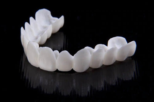 Carillas dentales estéticas profesionales para una sonrisa segura y bonita