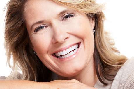 Carillas dentales estéticas profesionales para una sonrisa segura y bonita
