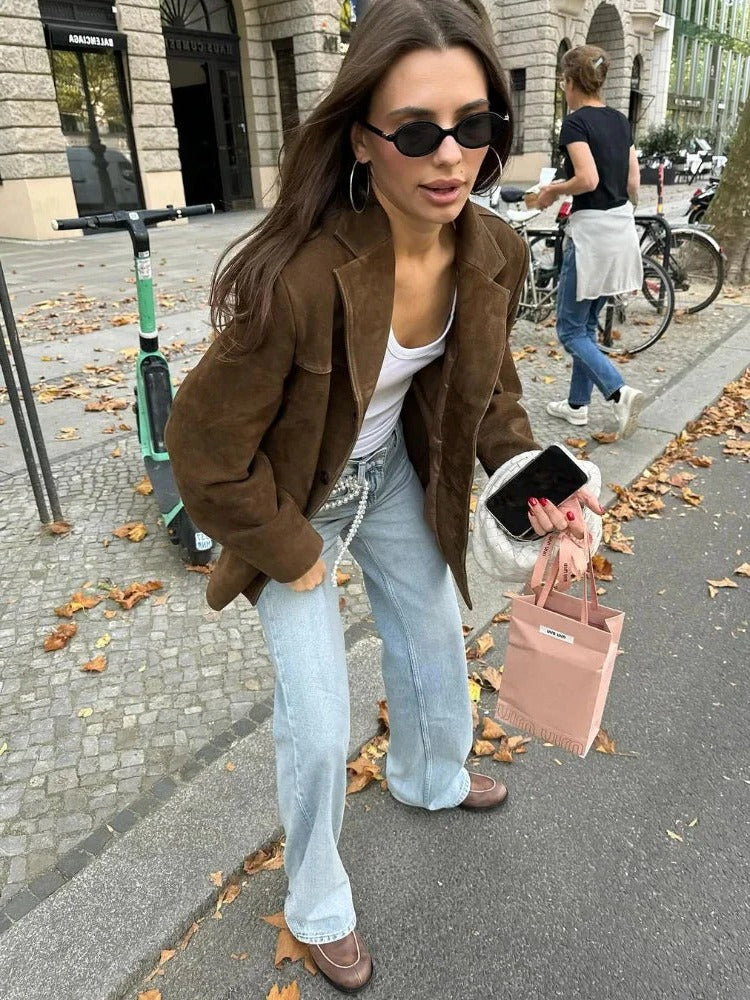 Chaqueta elegante de ante marrón para mujer