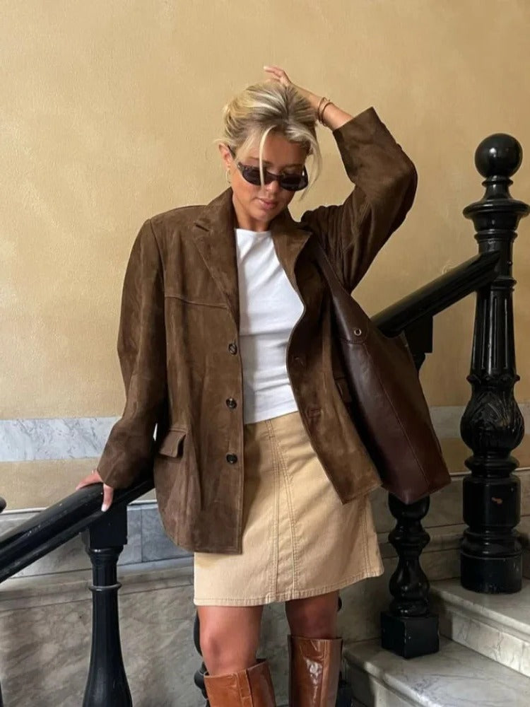 Chaqueta elegante de ante marrón para mujer