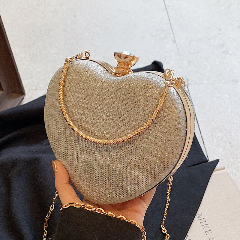 Clutch de noche glamuroso con forma de corazón