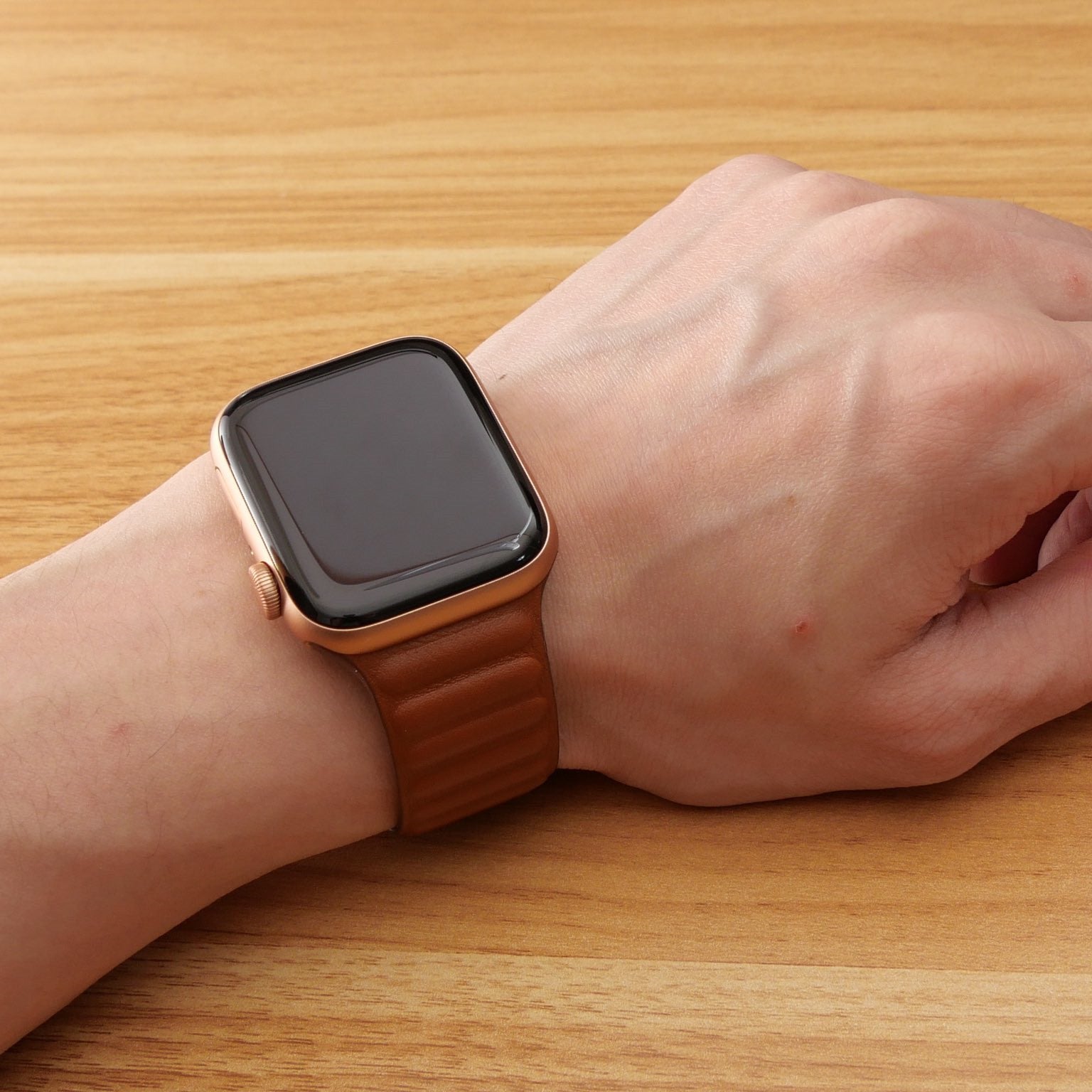 Correa Leather Link para Apple Watch Kerrin con cierre magnético