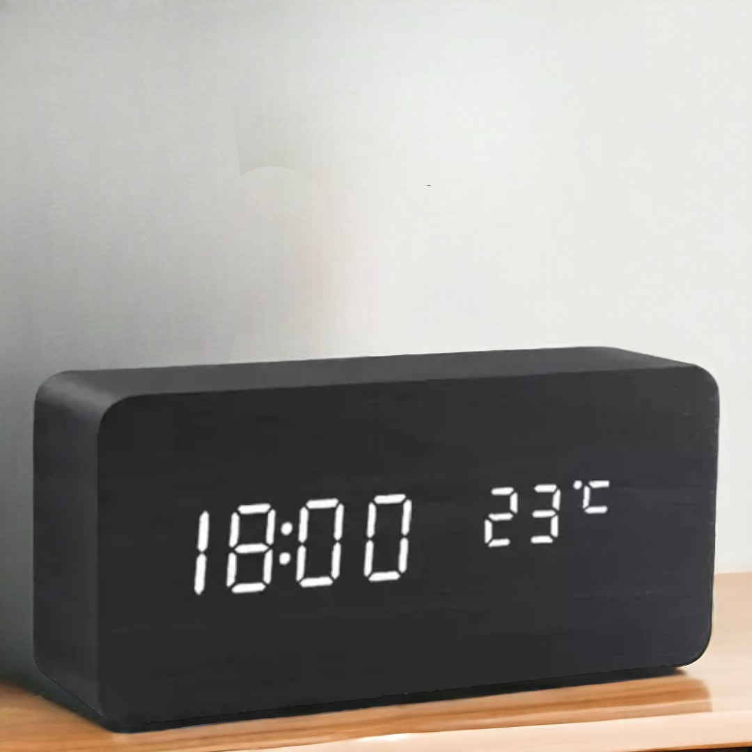 Despertador inteligente LED con control por voz y diseño de madera