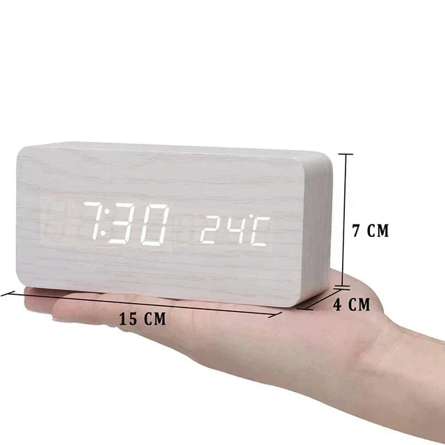 Despertador inteligente LED con control por voz y diseño de madera