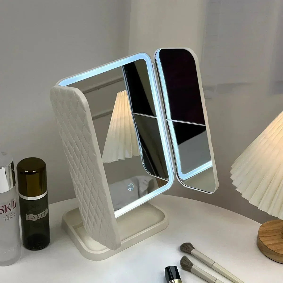 Espejo de Maquillaje Tríptico LED con 3 Modos de Luz