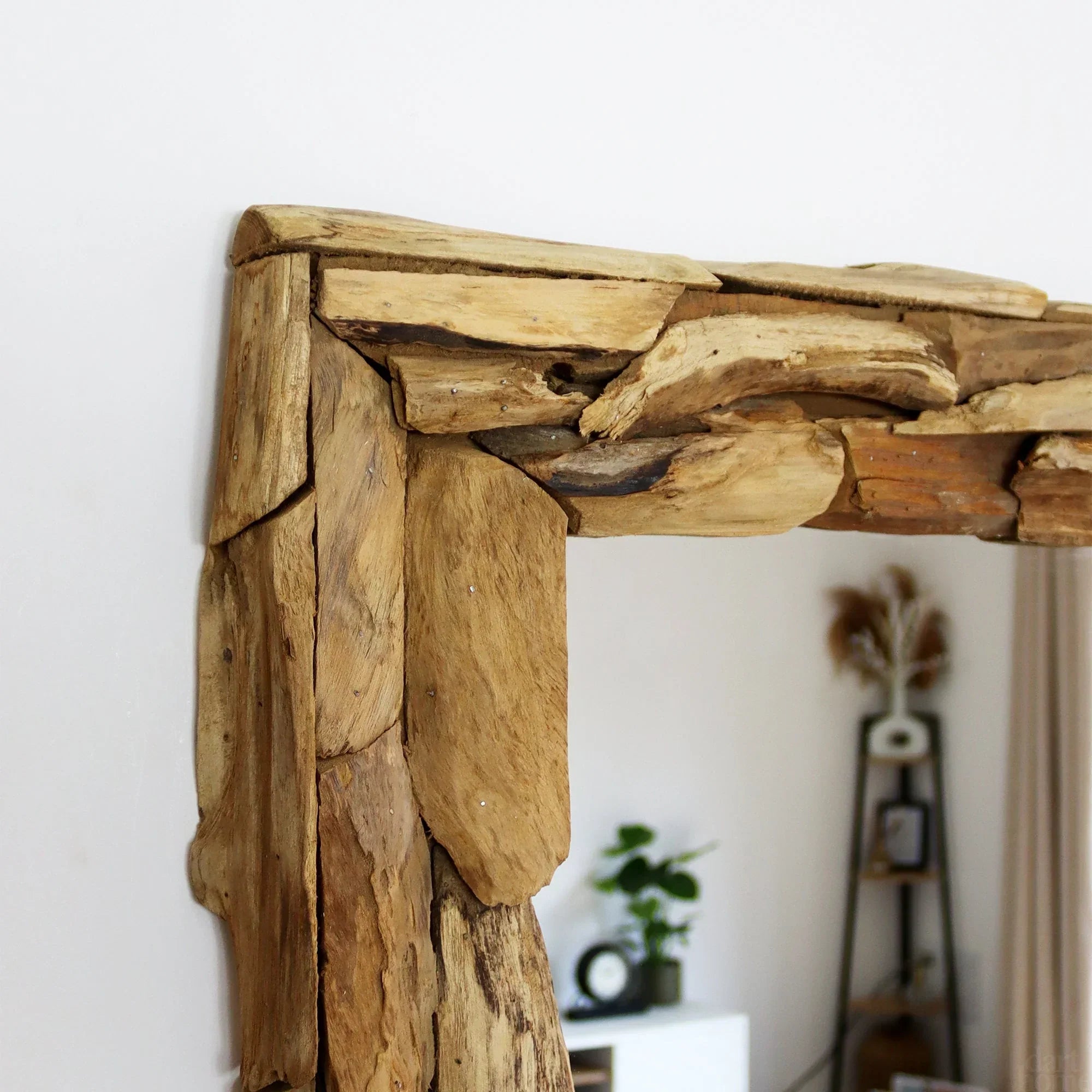 Espejo de pared con marco de madera de teca reciclada y colgador reversible de 70 × 50 cm