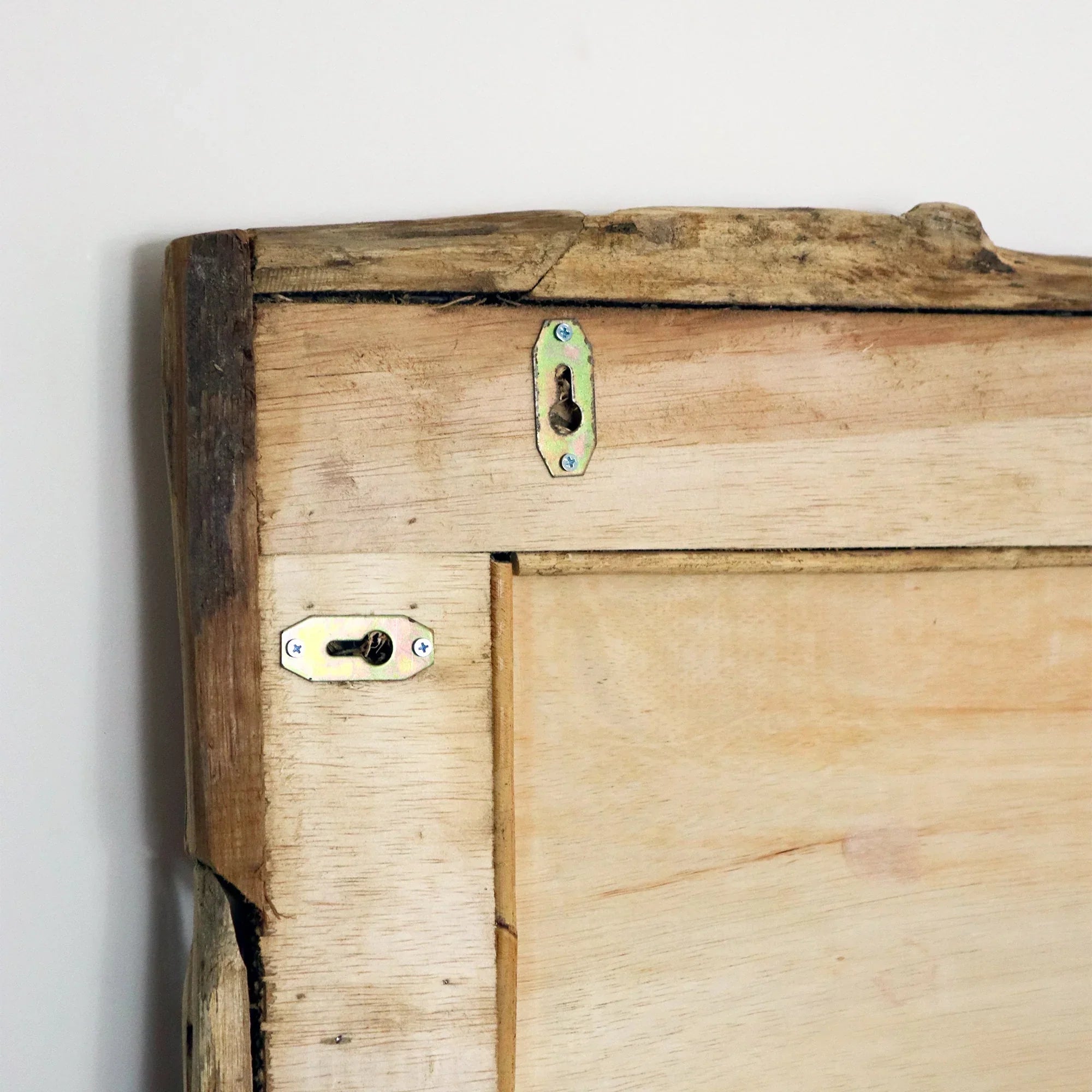 Espejo de pared con marco de madera de teca reciclada y colgador reversible de 70 × 50 cm