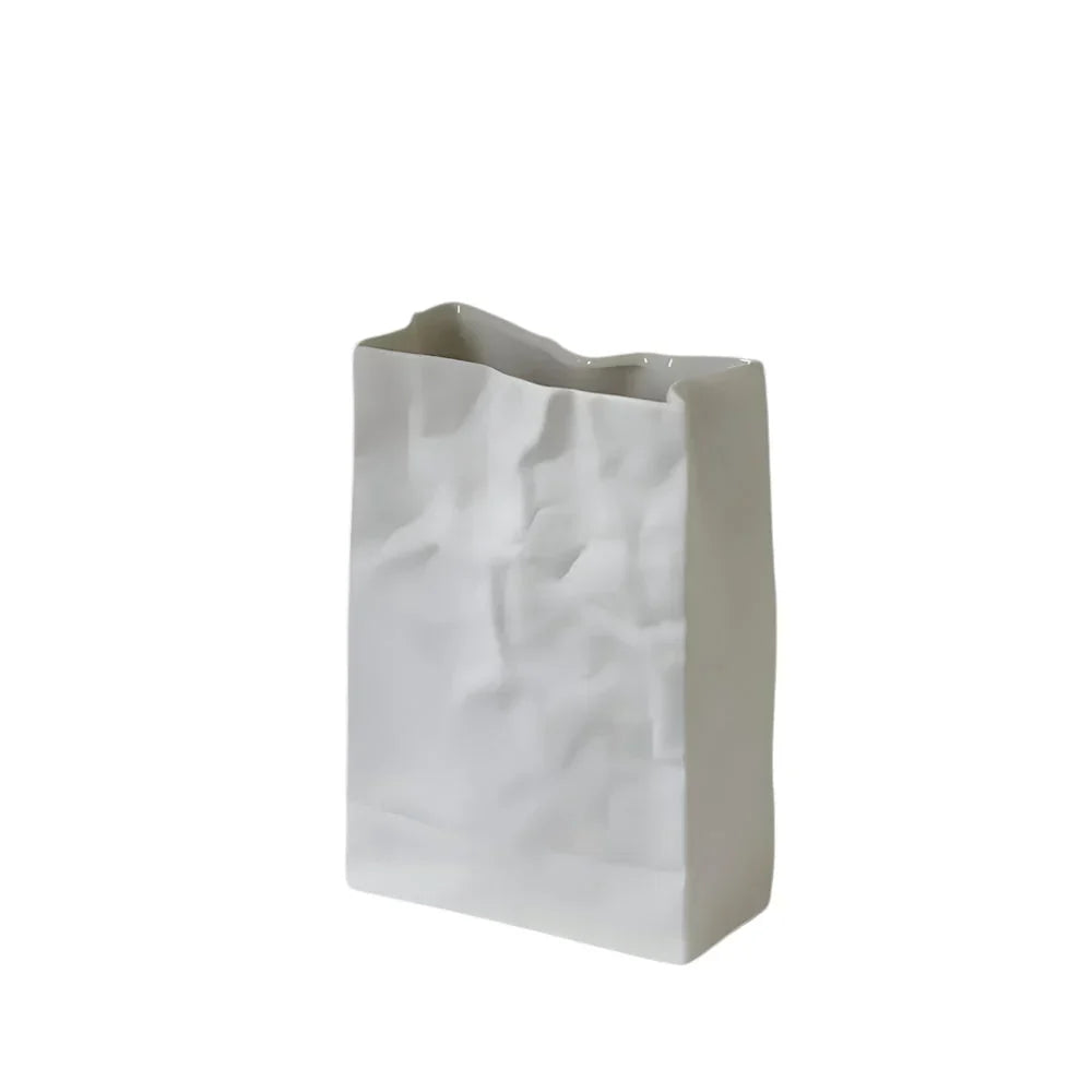 Jarrón de mesa de cerámica con textura escultórica de papel plegado
