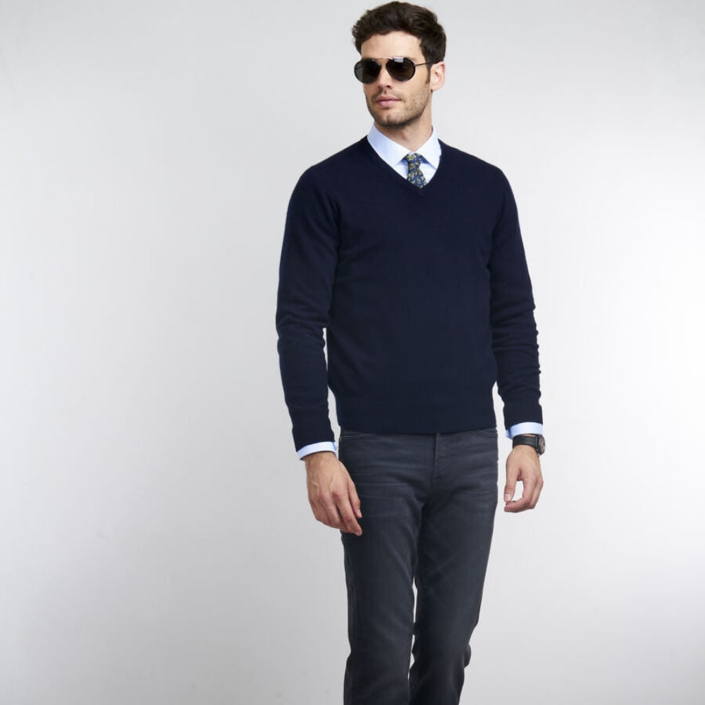 Jersey de cachemir atemporal y versátil para hombre