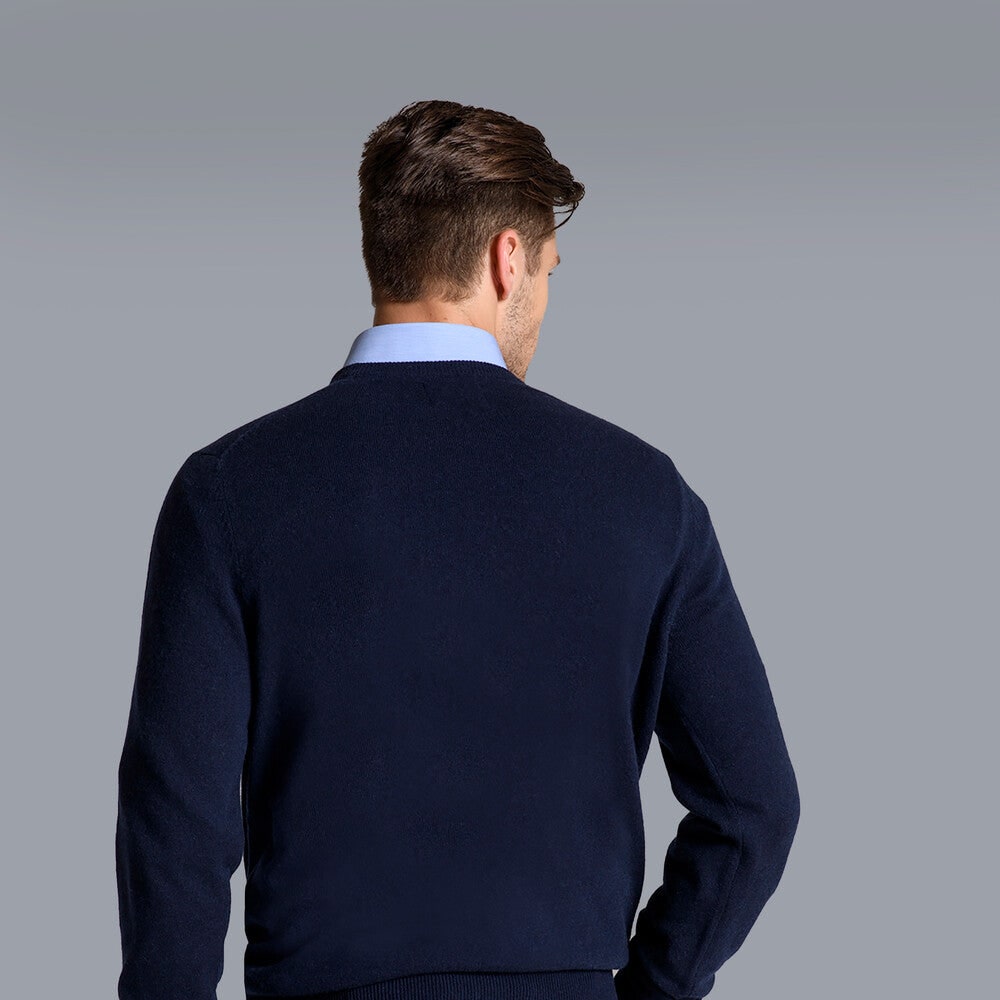 Jersey de cachemir atemporal y versátil para hombre