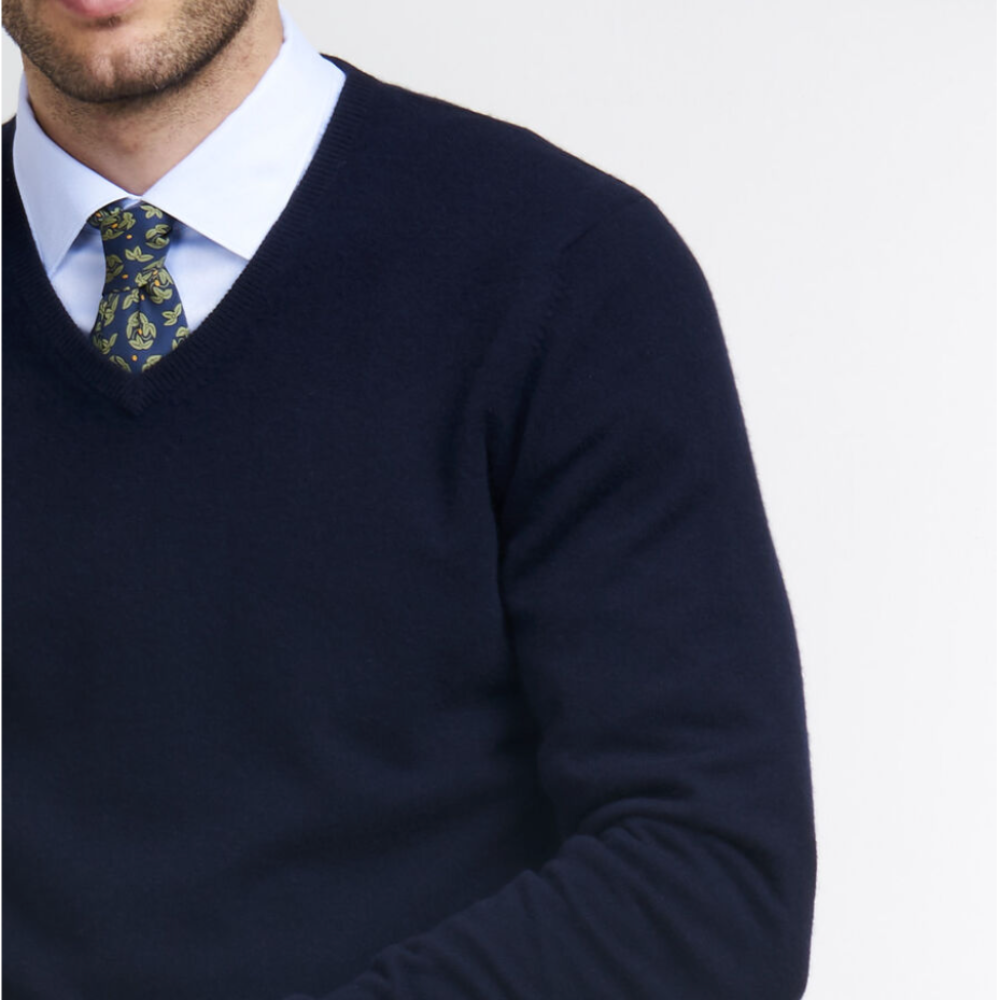 Jersey de cachemir atemporal y versátil para hombre